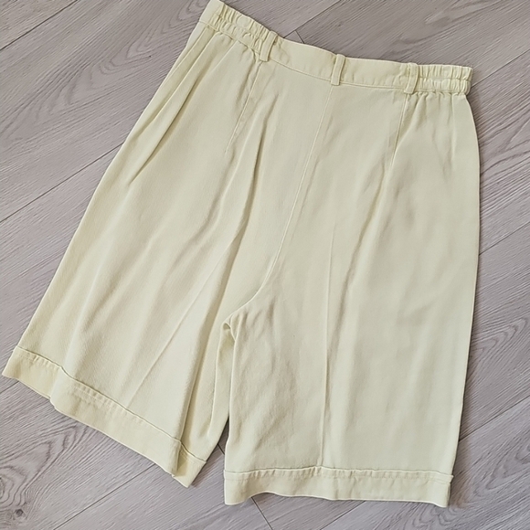Vintage Ultra 13" High Waist Softgirl Butter Yellow Shorts, Vintage Size 6 - Picture 12 of 13